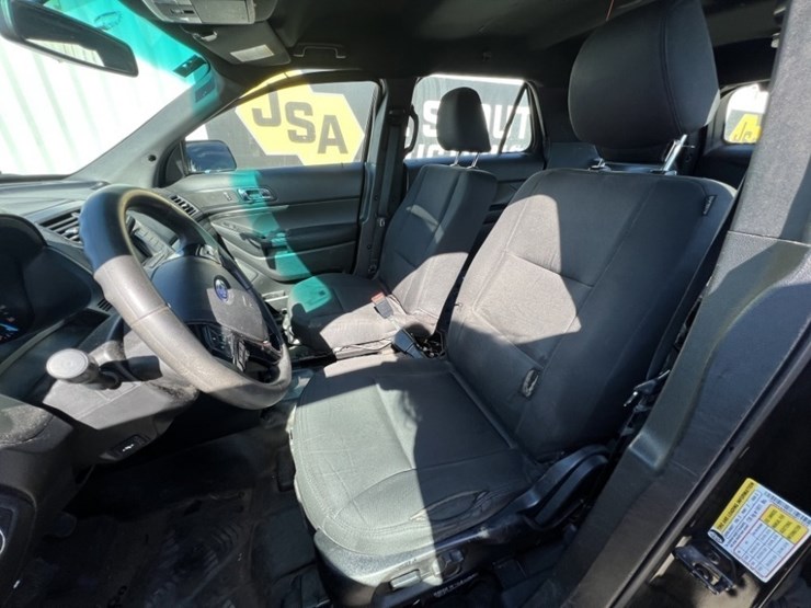 2017-ford-explorer-image-24