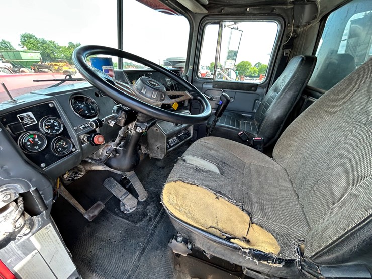 1997-mack-rb688s-image-11