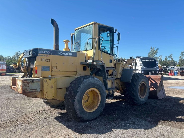 komatsu-wa250-image-3