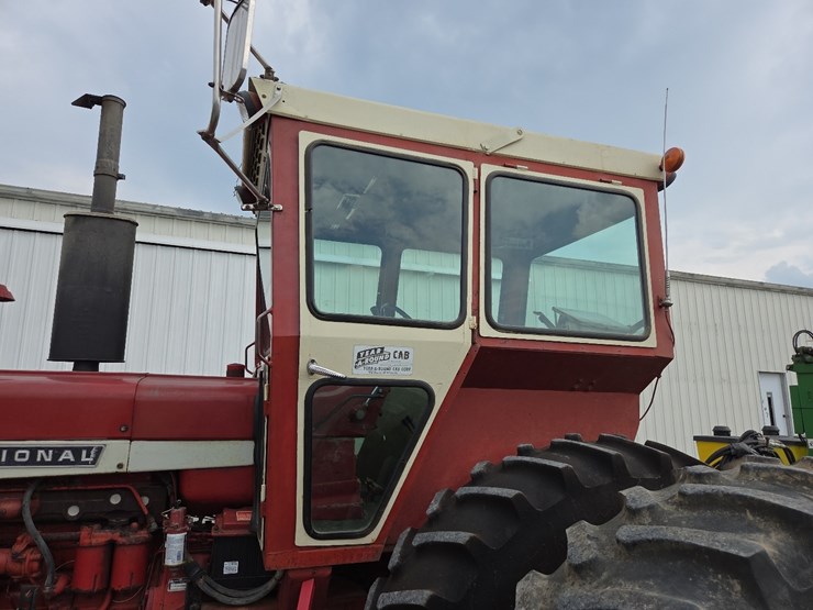 1970-ih-1456-tractor-image-19