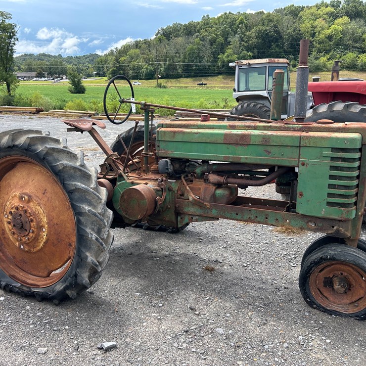 JOHN DEERE B