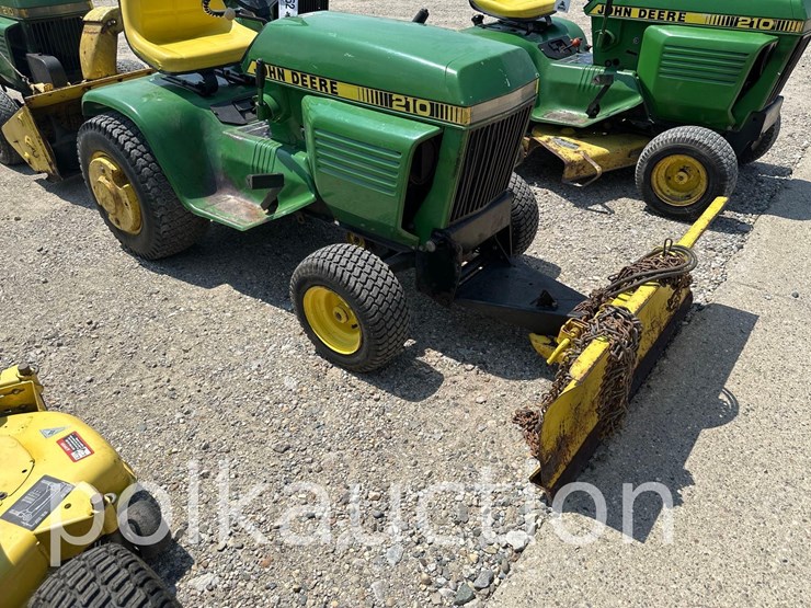 john-deere-210-image-3