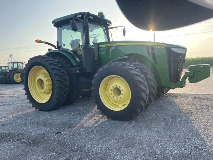 2011-john-deere-8310r-image-10