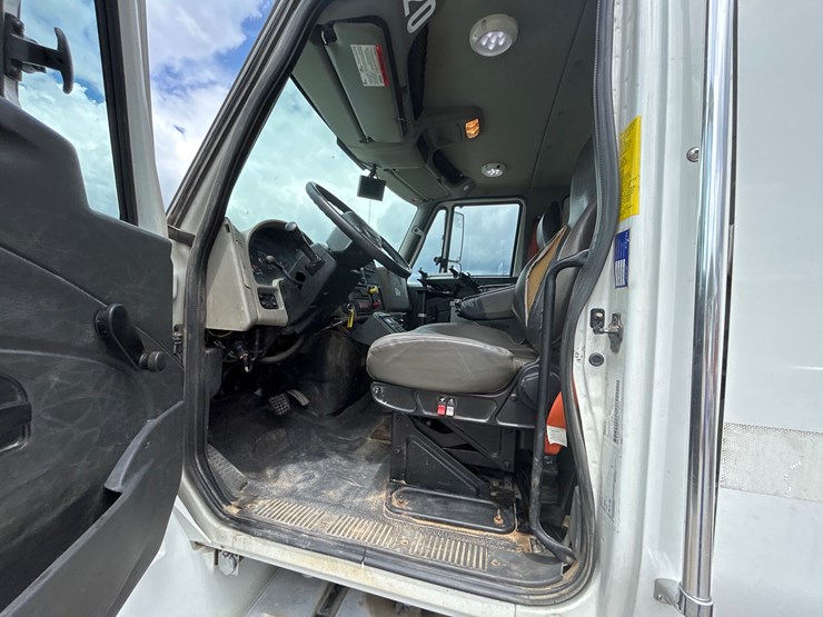 2014-international-durastar-4400-image-13