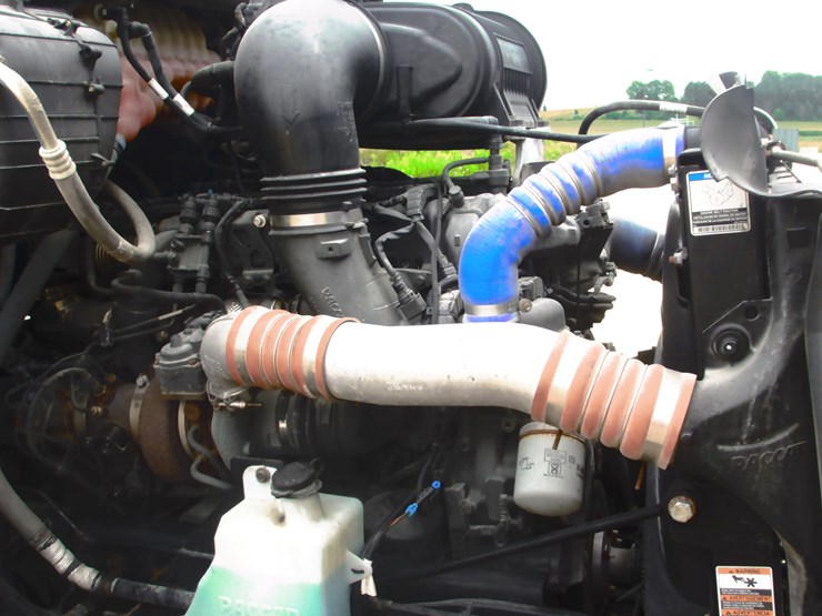 2023-peterbilt-579-image-11