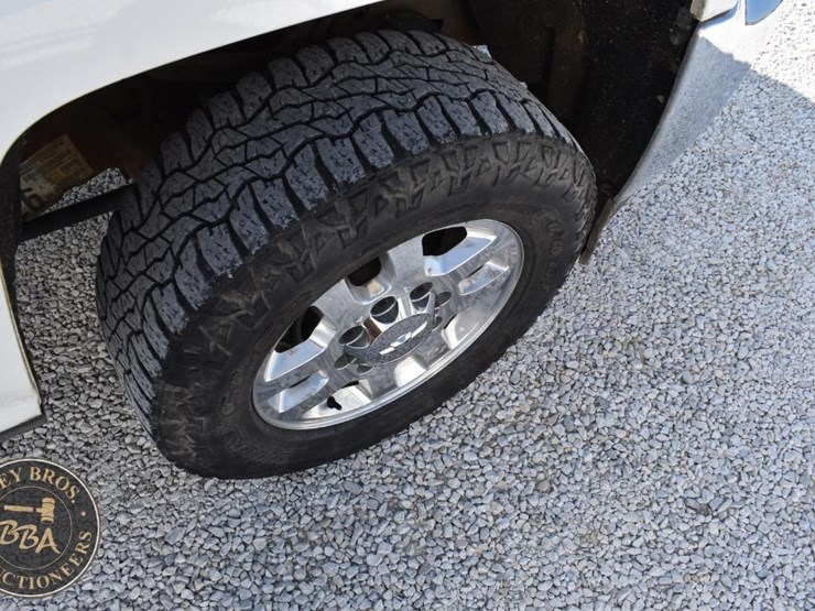 2015-chevrolet-silverado-2500hd-image-35
