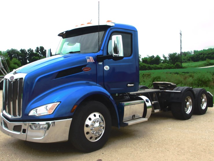 2023-peterbilt-579-image-7