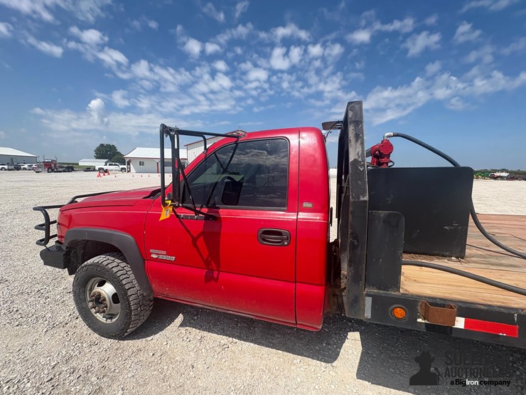 2005-chevrolet-3500-image-15