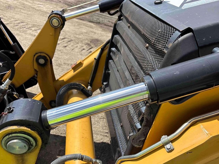 caterpillar-420f2-image-17