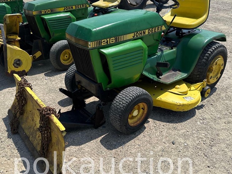 john-deere-216-image-1
