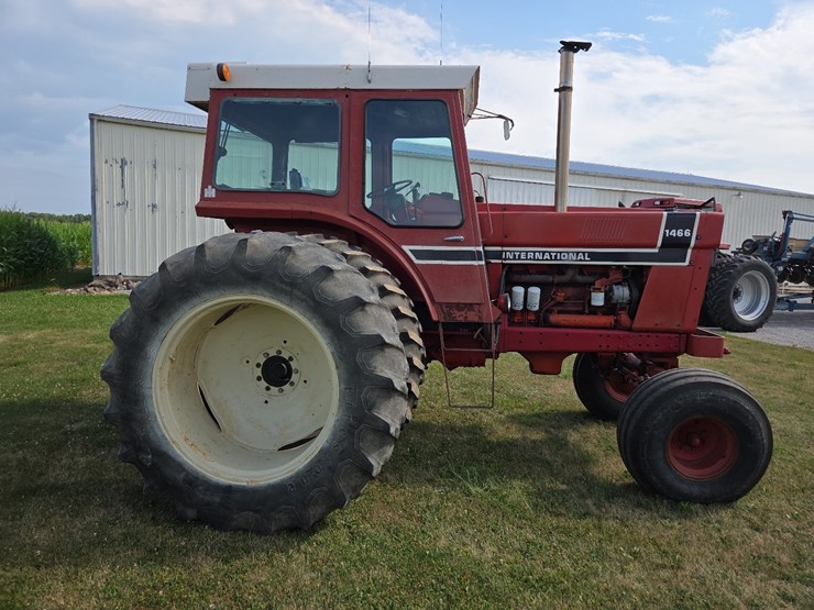 1976-ih-1466-tractor-image-38