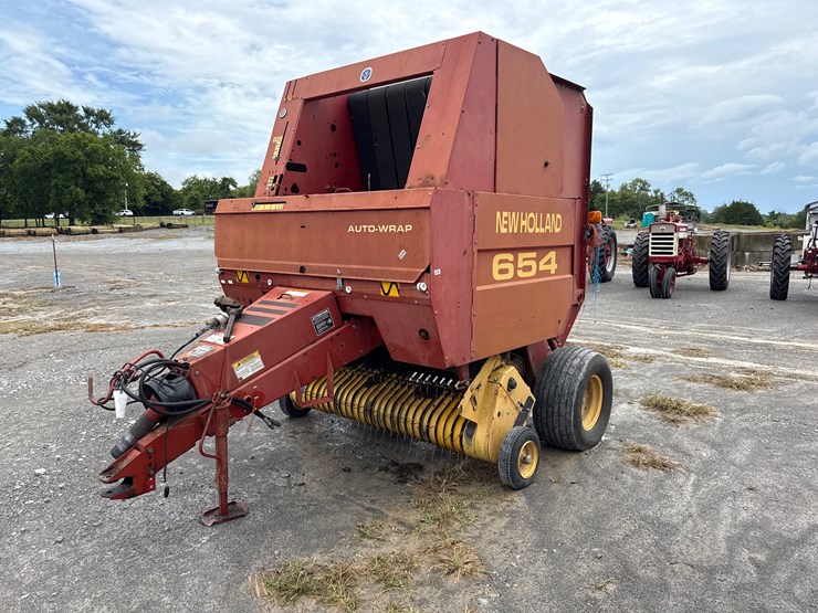 new-holland-654-image-1