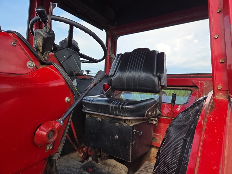 1976-ih-1466-tractor-image-52