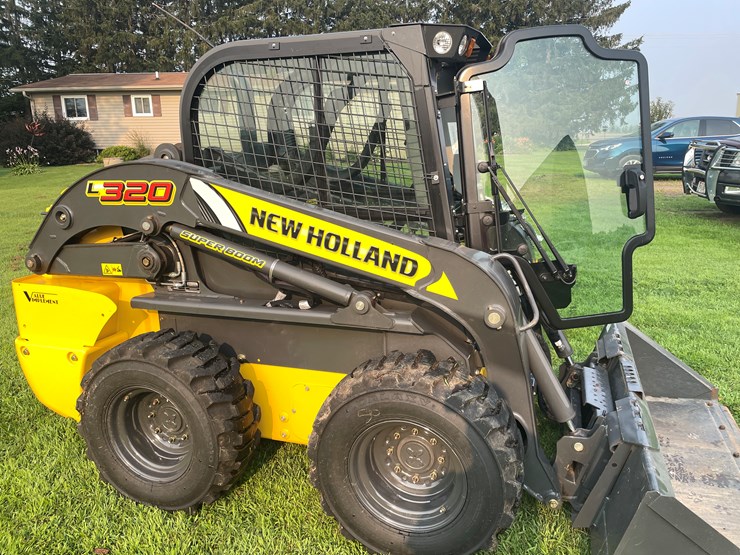 2021-new-holland-l320-image-11