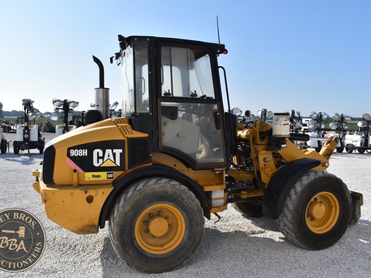 2011-caterpillar-908h-image-18