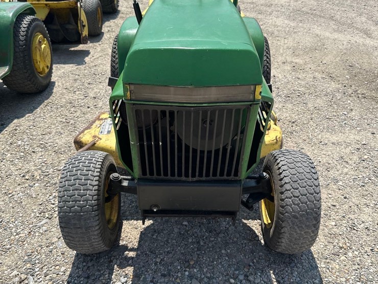 john-deere-210-image-2