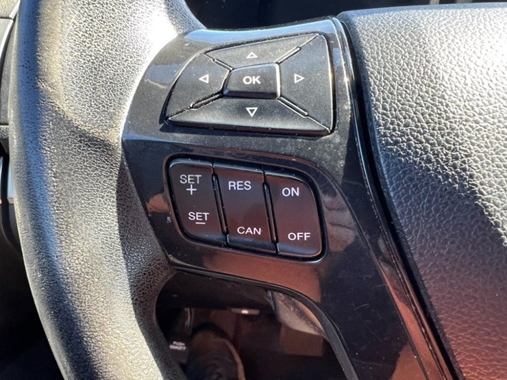 2017-ford-explorer-image-22
