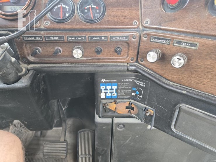 1992-freightliner-fld112-image-27