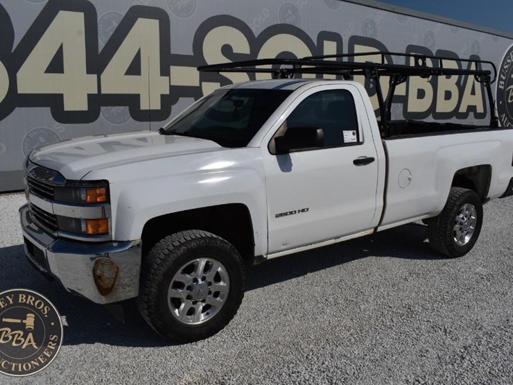 2015-chevrolet-silverado-2500hd-image-4