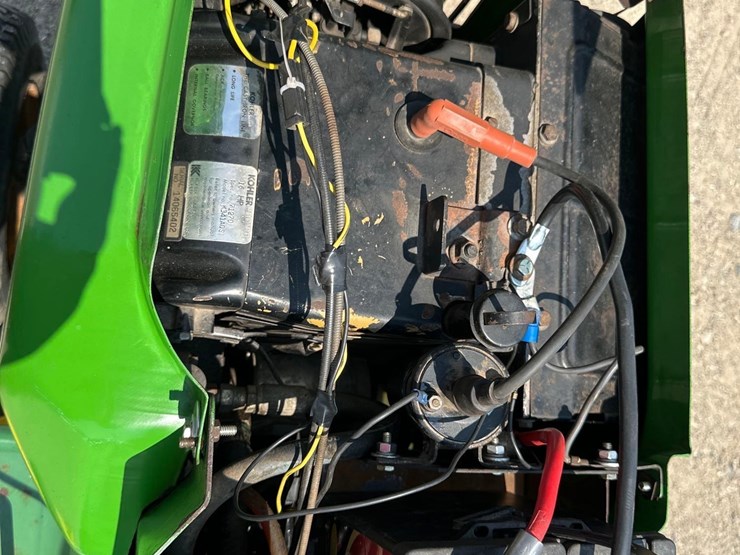 john-deere-216-image-8