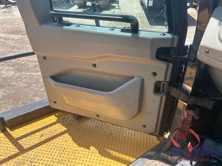 2015-deere-410e-image-28