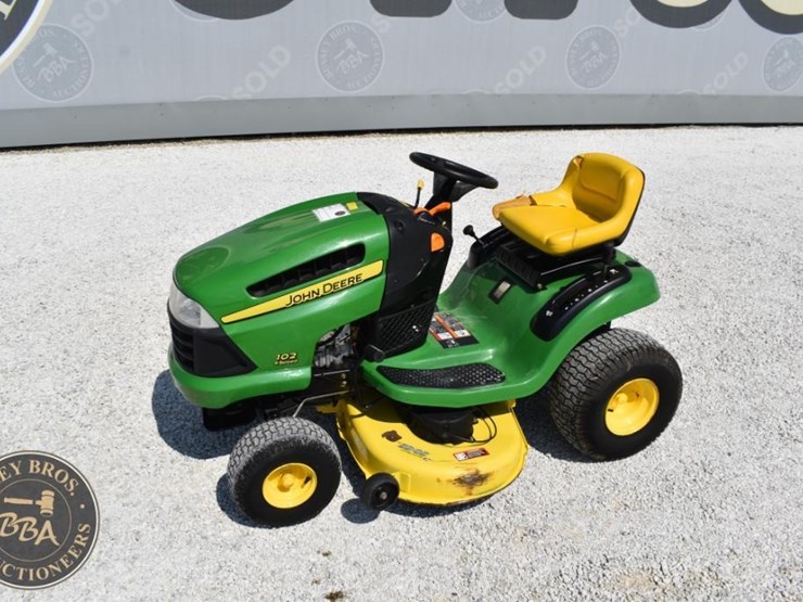john-deere-102-image-1