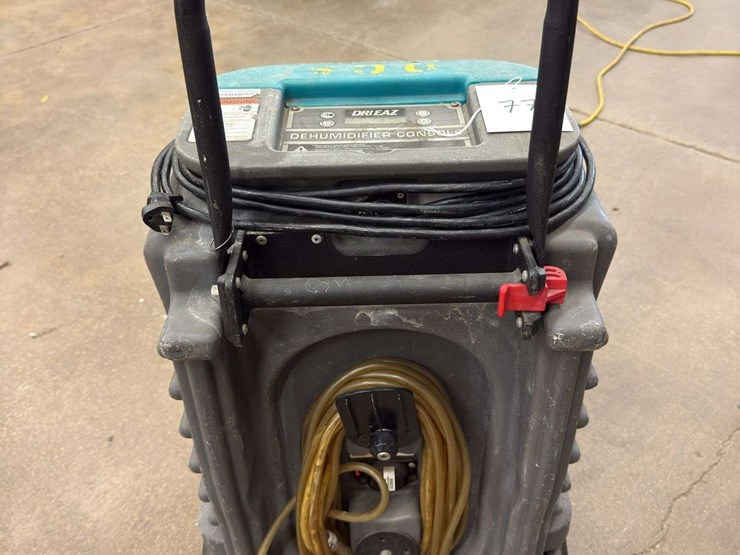 drieaz-dehumidifier-console-model-#-f292-sm-total-hours-6068-image-3