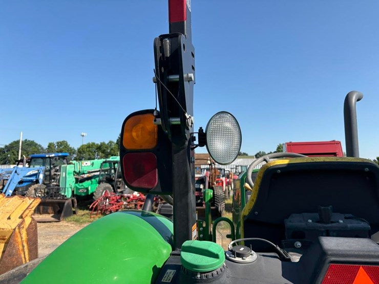 2015-john-deere-5055e-image-15