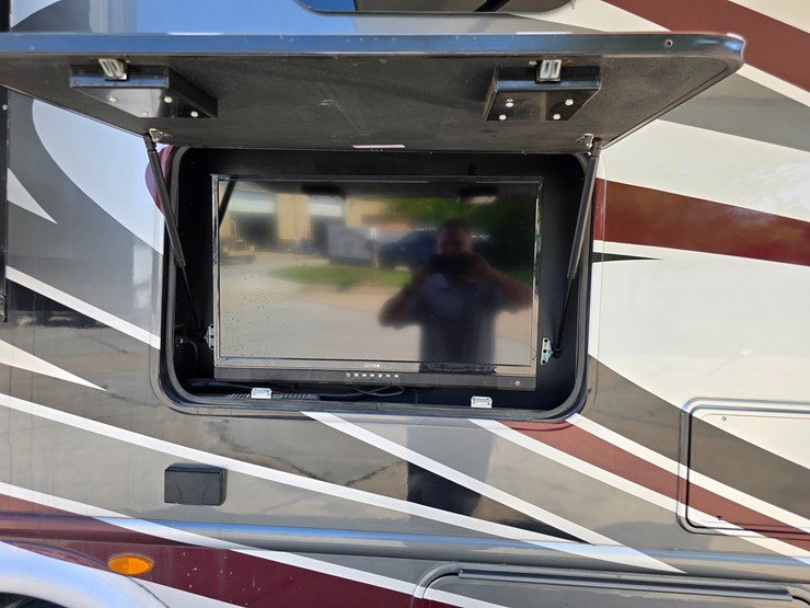2022-ford-f600-image-91