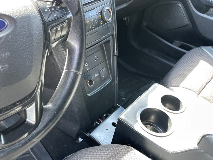 2018-ford-explorer-image-44