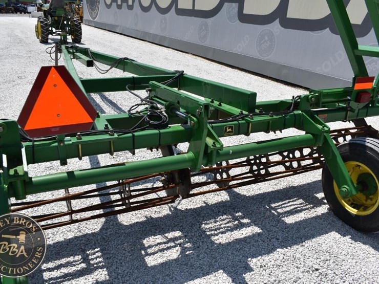 john-deere-200-image-11