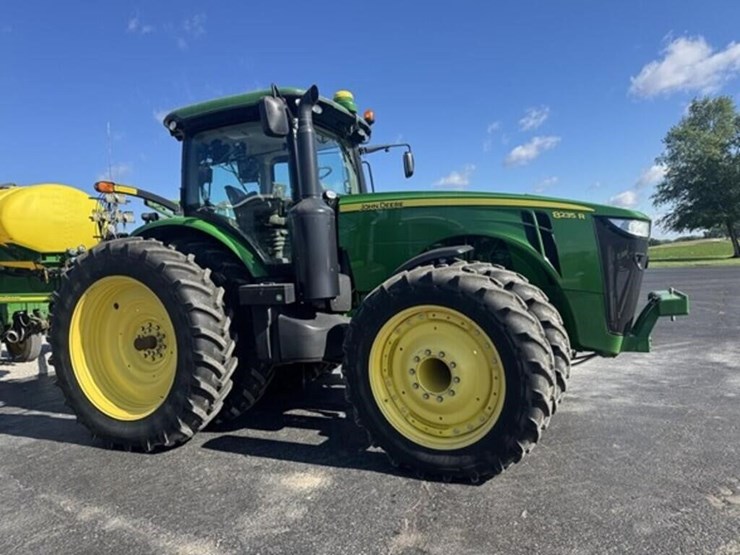 2013-john-deere-8235r-image-7