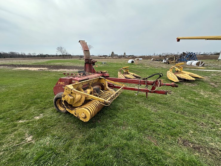 new-holland-790-image-4