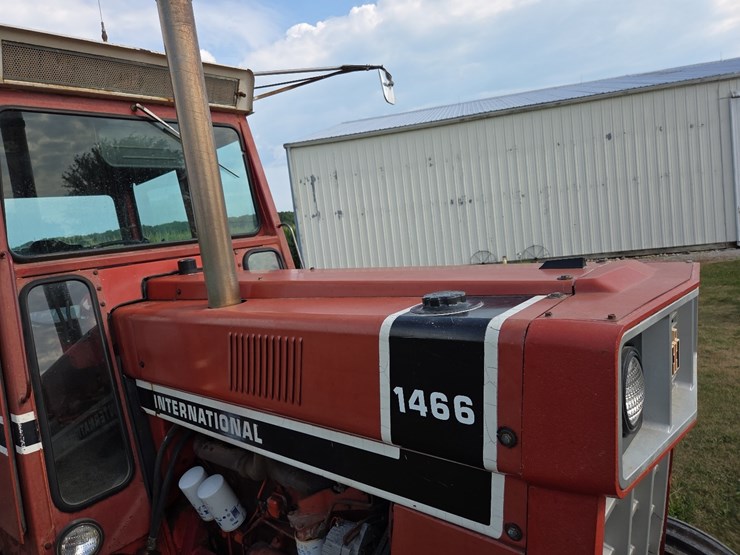 1976-ih-1466-tractor-image-48