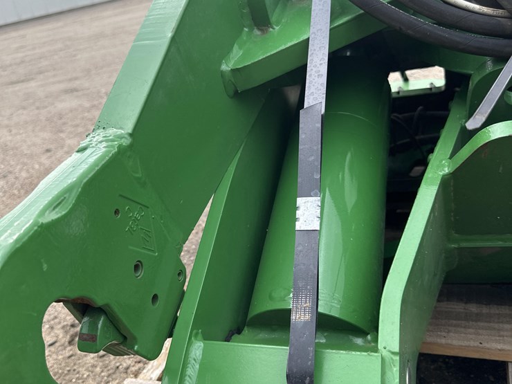 2023-john-deere-8295r-image-12