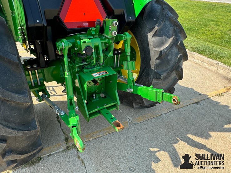 2022-john-deere-5065e-image-12