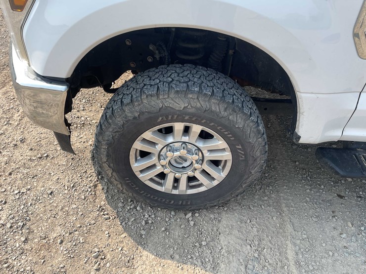 2019-ford-f350-xlt-image-8