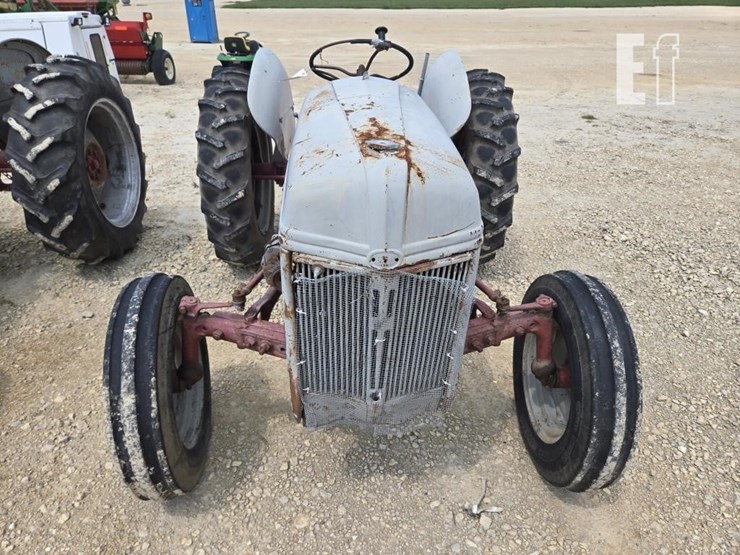 ford-tractor-image-2