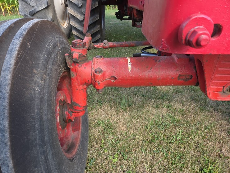 1976-ih-1466-tractor-image-49