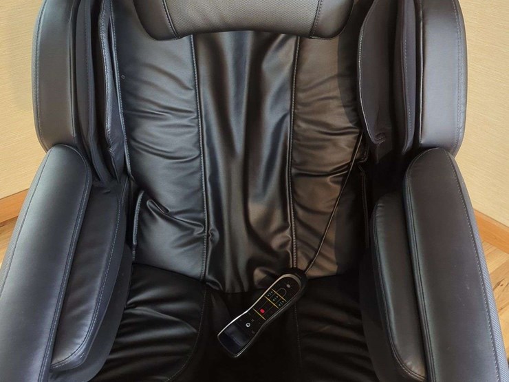 brookstome-professional-message-chair-image-3