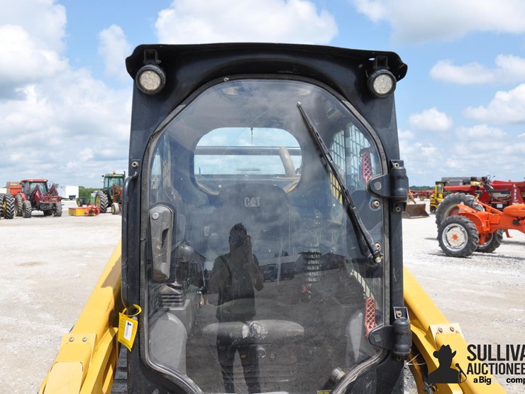2021-caterpillar-299d3-image-15
