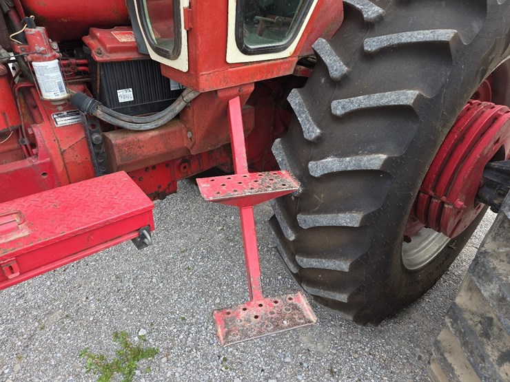 1970-ih-1456-tractor-image-14