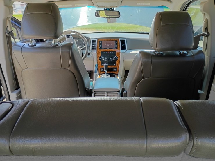 2010-jeep-grand-cherokee-image-49