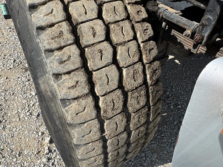 2015-freightliner-122sd-image-24