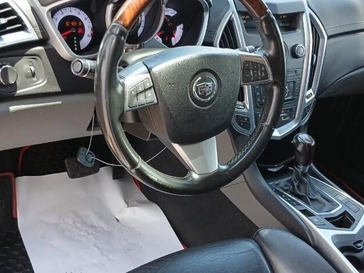 2011-cadillac-srx-image-3