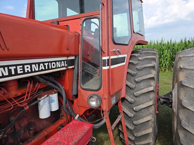 1976-ih-1466-tractor-image-15