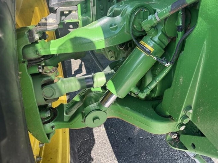 2013-john-deere-8235r-image-19