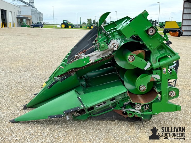2023-john-deere-c12f-image-8