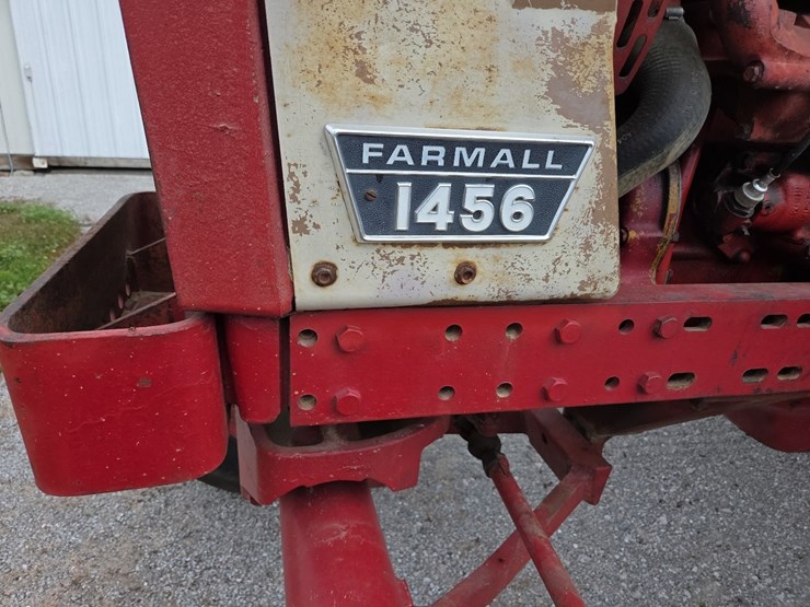 1970-ih-1456-tractor-image-2