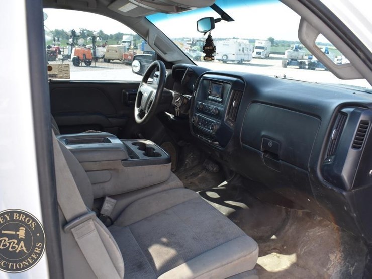 2015-chevrolet-silverado-2500hd-image-38